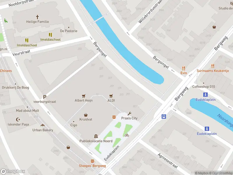 Ambulance met grote spoed naar de Bergsingel in Rotterdam