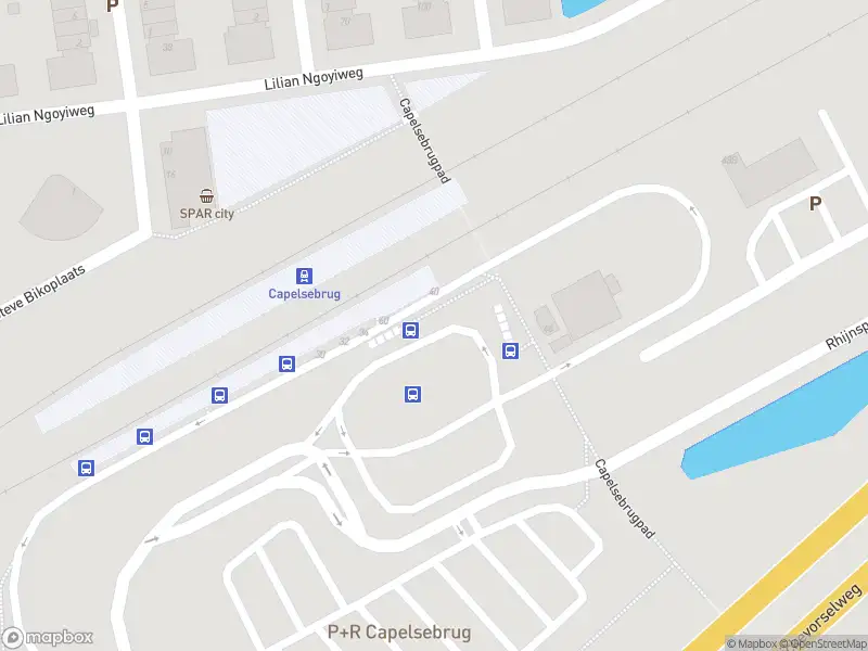 Ambulance met grote spoed naar de Capelsebrugpad in Rotterdam