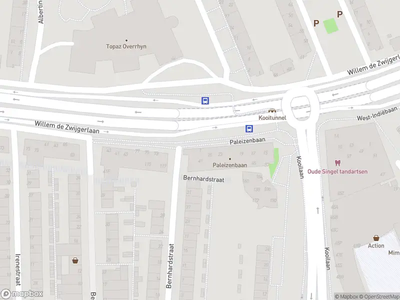 Ambulance met gepaste spoed naar de Paleizenbaan in Leiden
