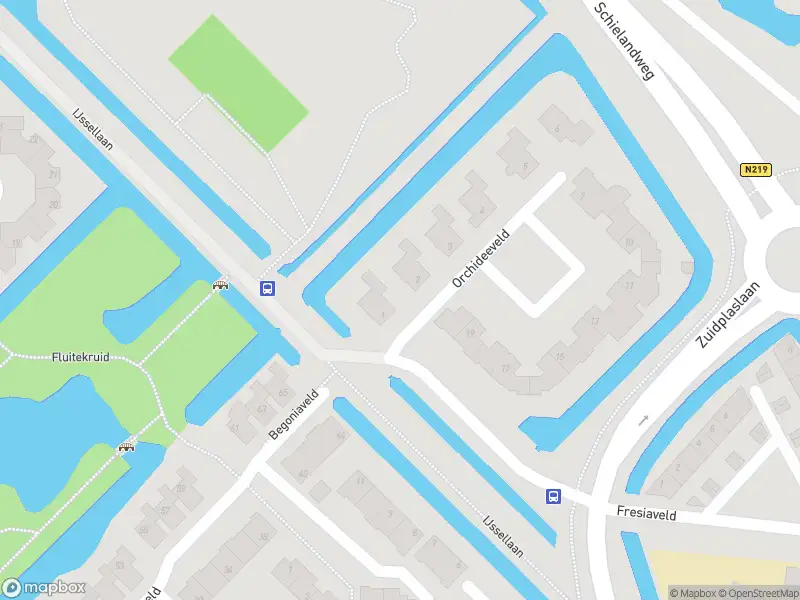 Ambulance met grote spoed naar de Orchideeveld in Nieuwerkerk aan den IJssel