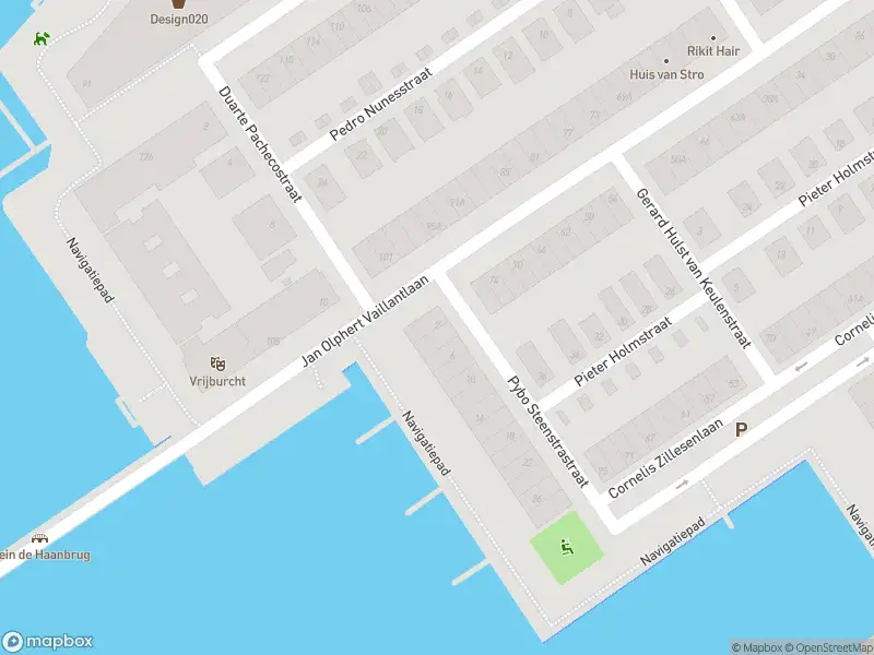 Ambulance met grote spoed naar de Pybo Steenstrastraat in Amsterdam