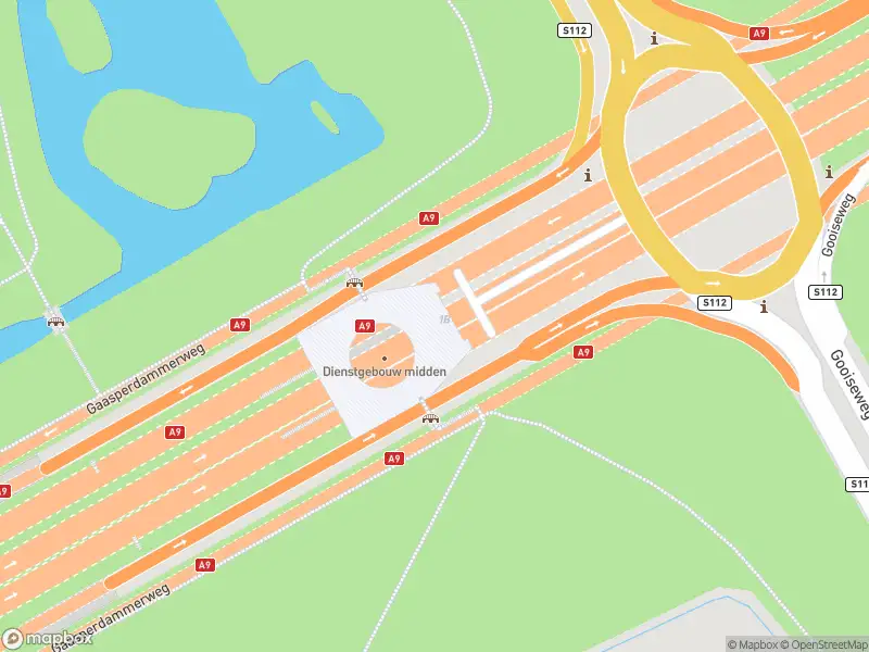 Ambulance met grote spoed naar de Gaasperdammerweg in Amsterdam