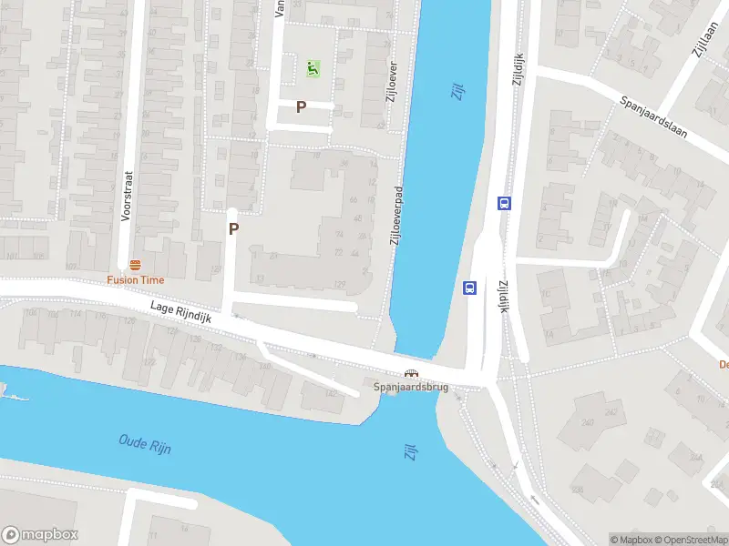 Ambulance met gepaste spoed naar de Zijloeverpad in Leiden