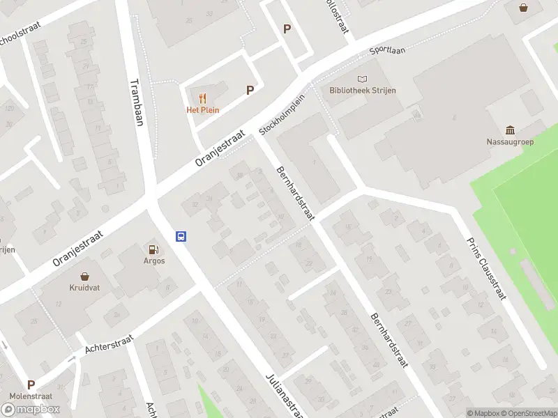 Ambulance met grote spoed naar de Prins Clausstraat in Strijen