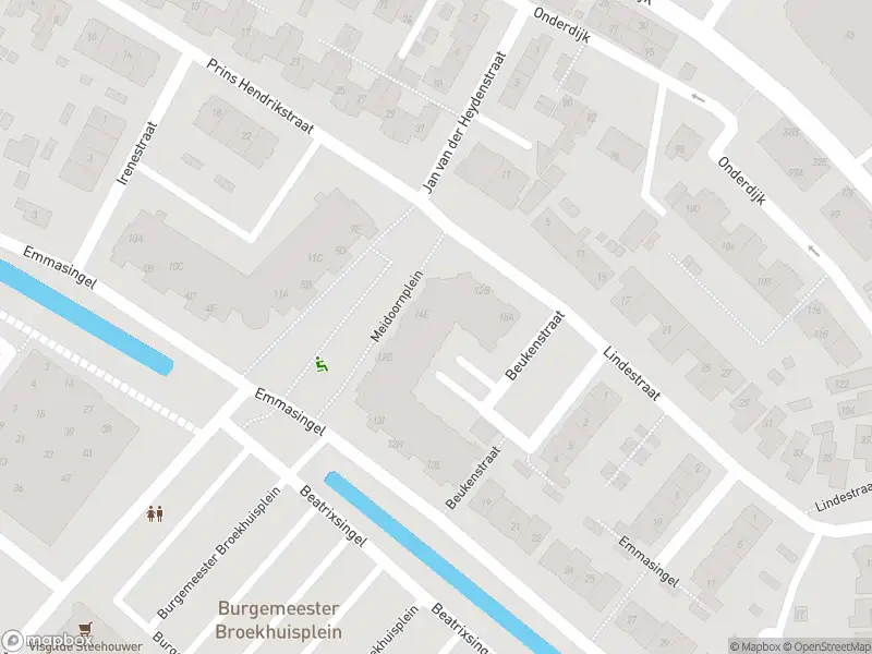 Ambulance met grote spoed naar de Emmasingel in Hendrik-Ido-Ambacht