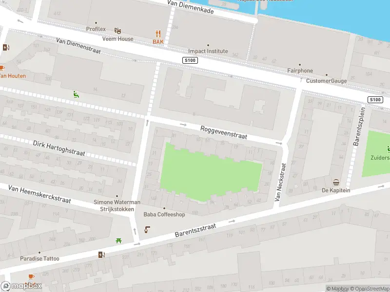 Ambulance met grote spoed naar de Roggeveenstraat in Amsterdam