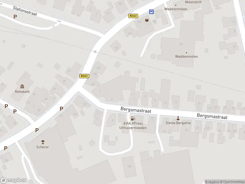 Brandweer met grote spoed naar de Hoofdstraat in Uithuizermeeden vanwege afgaan automatisch brandalarm