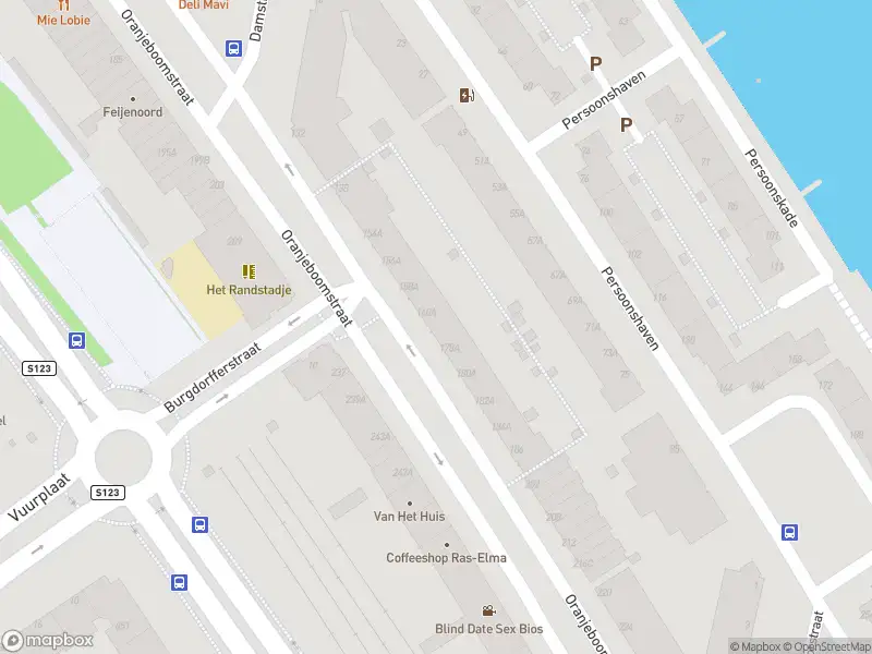 Ambulance met gepaste spoed naar de Oranjeboomstraat in Rotterdam