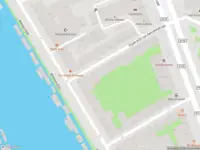 Ambulance met grote spoed naar de Schollenbrugstraat in Amsterdam