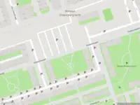 Ambulance met grote spoed naar de Hoekenespad in Amsterdam