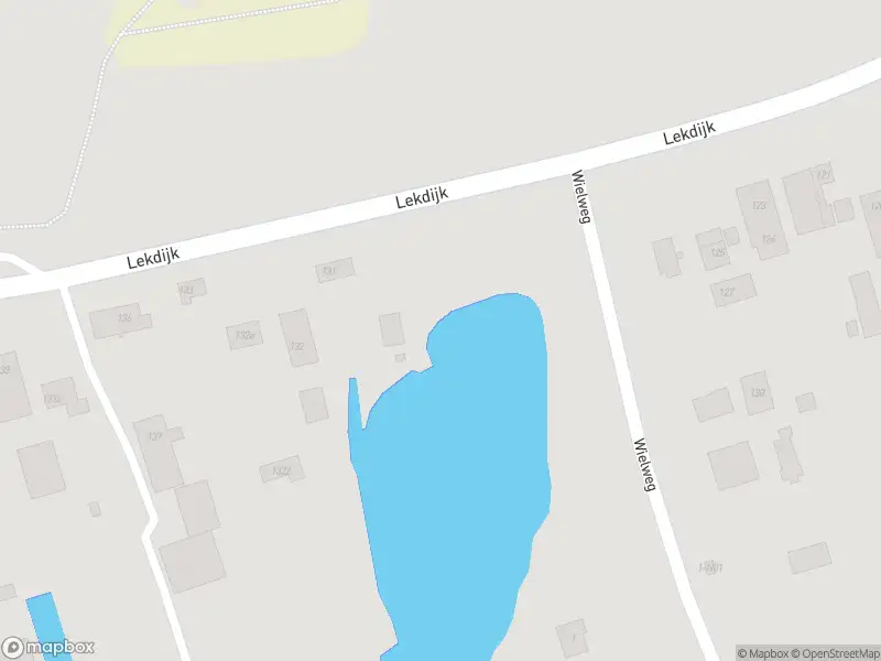 Ambulance met gepaste spoed naar de Lekdijk in Langerak
