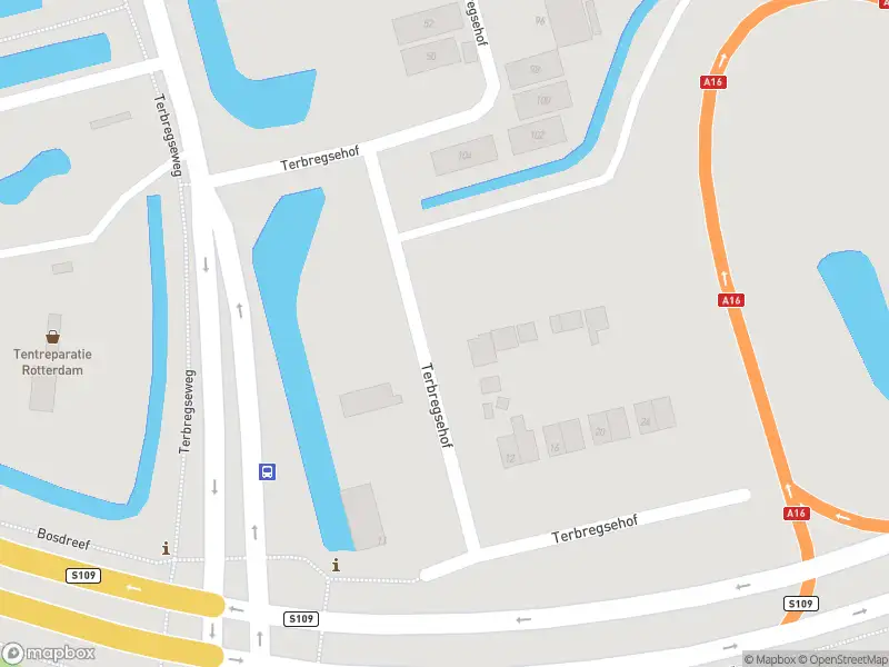 Ambulance met grote spoed naar de Terbregsehof in Rotterdam