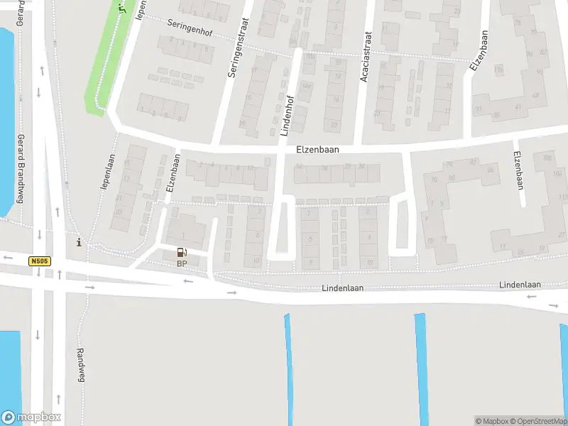 Ambulance met grote spoed naar de Lindenhof in Enkhuizen