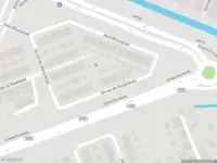 Ambulance met grote spoed naar de Jan van der Burghstraat in Hoogvliet Rotterdam