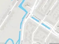 Ambulance met gepaste spoed naar de Van Eesterensingel in Alblasserdam
