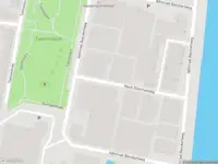 Ambulance met grote spoed naar de Admiraal Banckertweg in Leiden