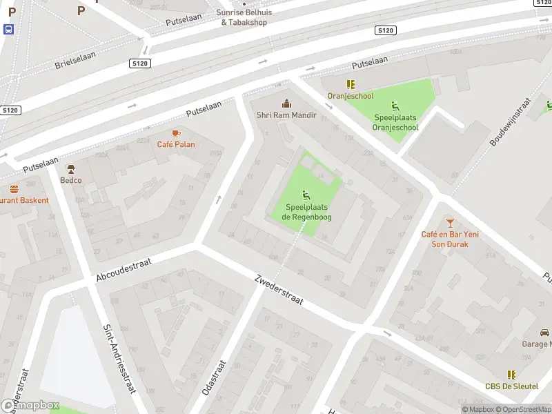 Ambulance met grote spoed naar de Zwederstraat in Rotterdam