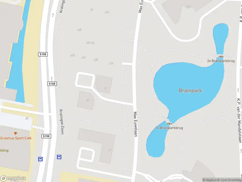 Ambulance met grote spoed naar de Max Euwelaan in Rotterdam