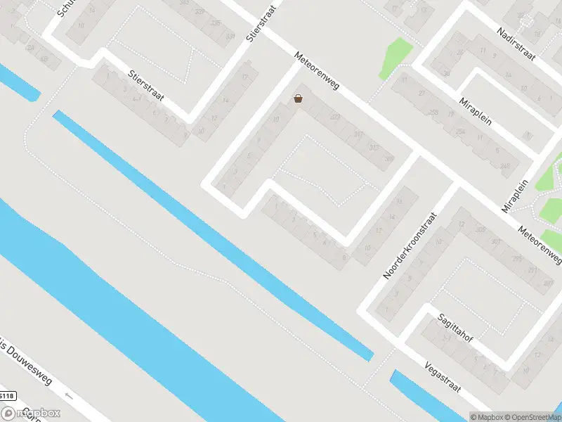 Ambulance met grote spoed naar de Eenhoornhof in Amsterdam