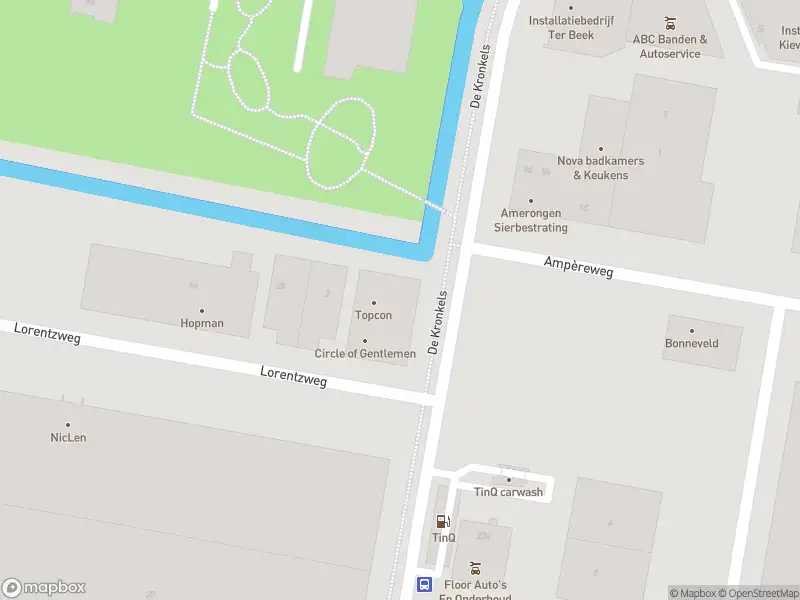 Politie naar de De Kronkels in Bunschoten-Spakenburg vanwege voertuigen te water