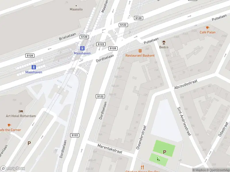 Ambulance met grote spoed naar de Dordtselaan in Rotterdam