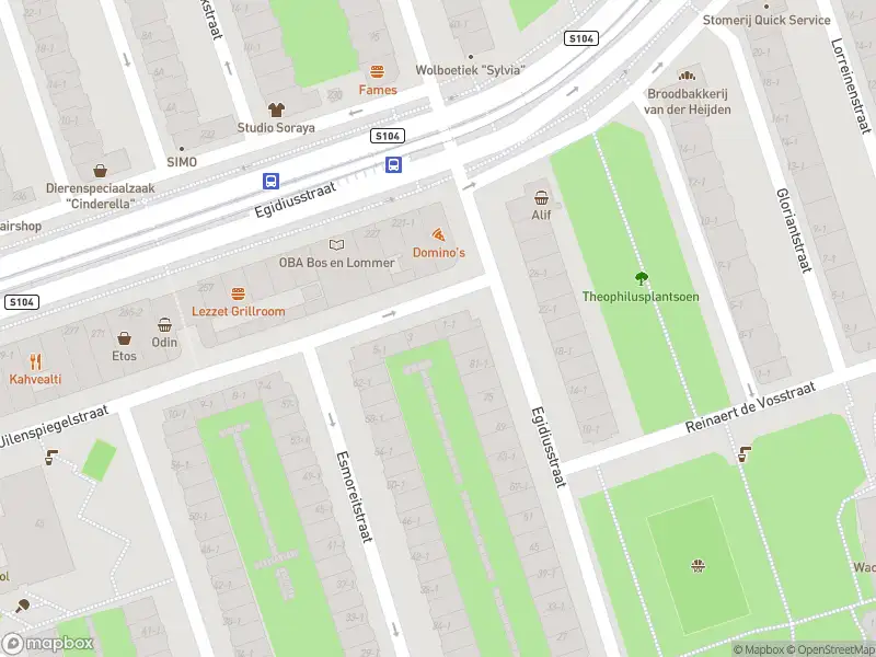 Ambulance met grote spoed naar de Tijl Uilenspiegelstraat in Amsterdam