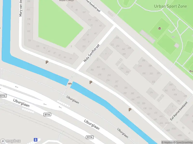 Ambulance met gepaste spoed naar de Kees Broekmanstraat in Amsterdam