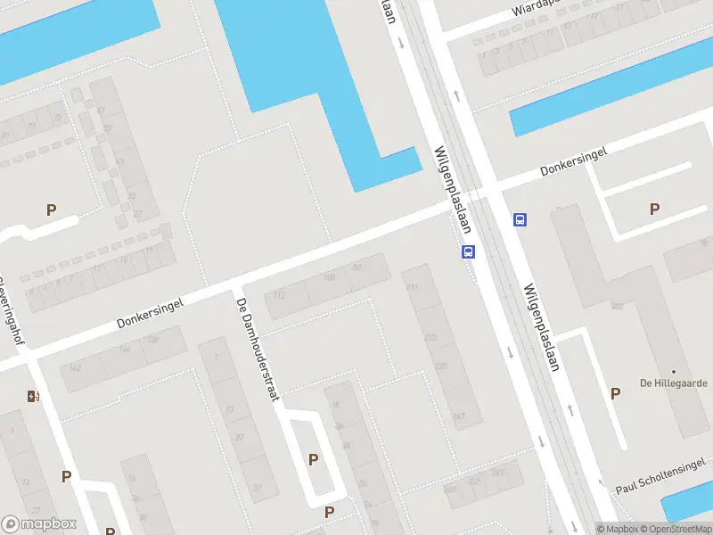 Ambulance met gepaste spoed naar de Donkersingel in Rotterdam