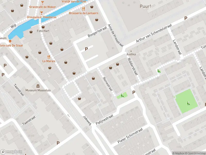 Ambulance met gepaste spoed naar de Reinestraat in Maassluis