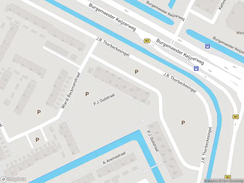 Ambulance met gepaste spoed naar de P.J. Oudstraat in Papendrecht