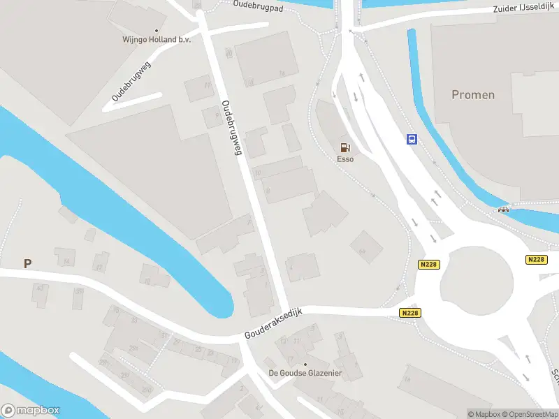 Ambulance met gepaste spoed naar de Oudebrugweg in Gouda