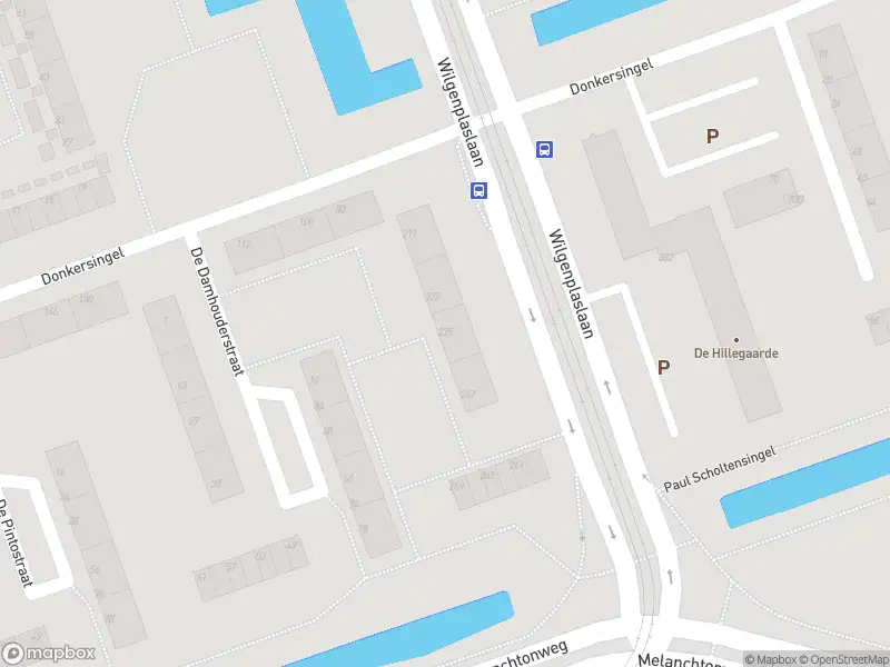 Ambulance met grote spoed naar de Wilgenplaslaan in Rotterdam