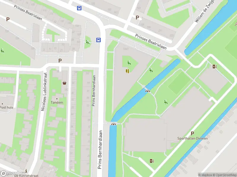 Ambulance met gepaste spoed naar de Prinses Irenestraat in Diemen