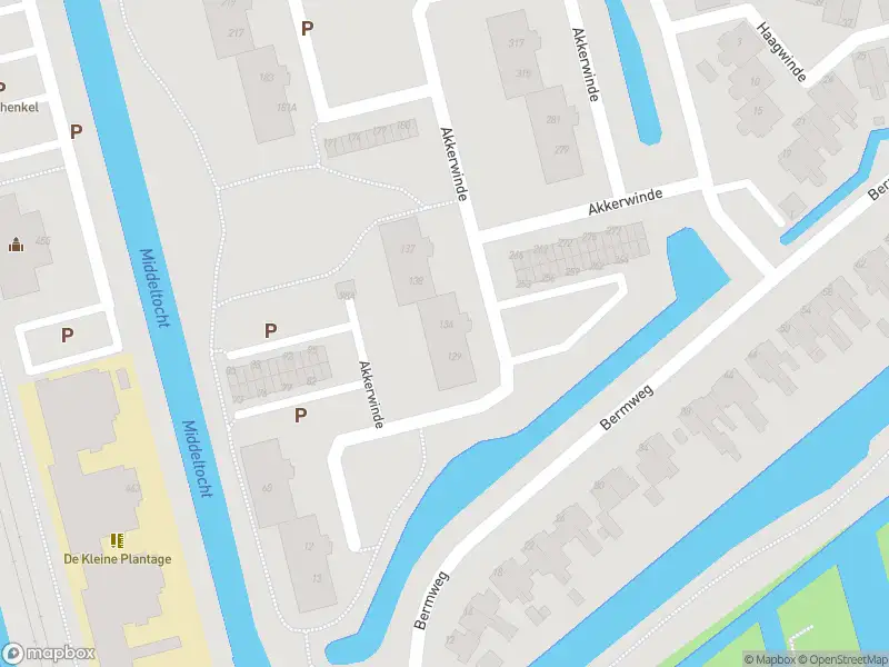 Ambulance met grote spoed naar de Akkerwinde in Capelle aan den IJssel