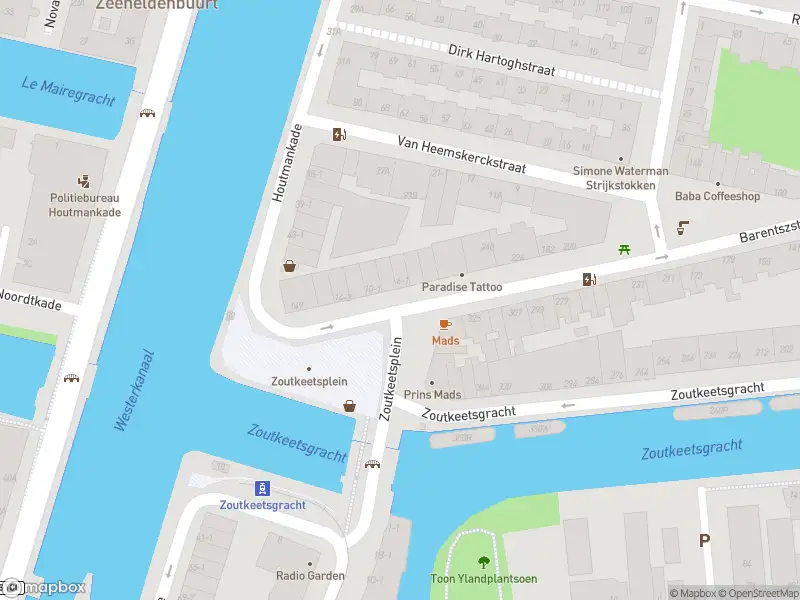 Ambulance met gepaste spoed naar de Zoutkeetsplein in Amsterdam