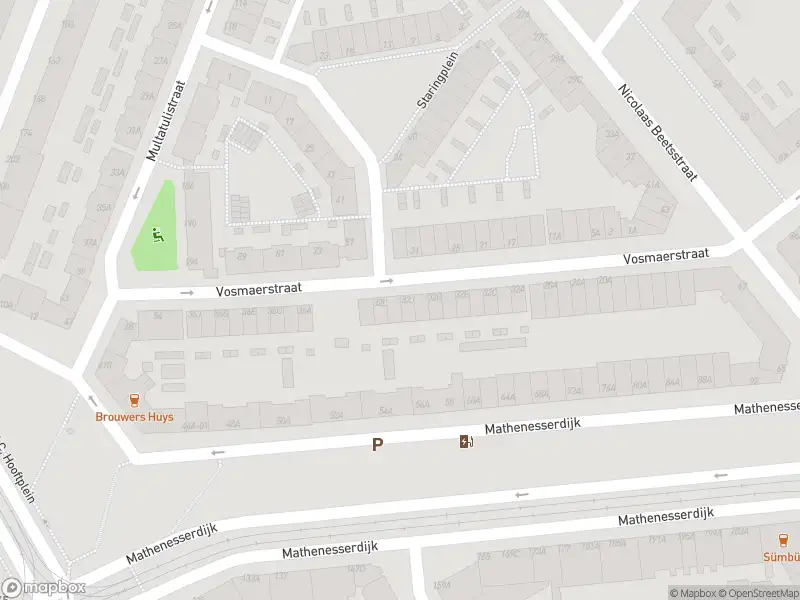 Ambulance met gepaste spoed naar de Vosmaerstraat in Rotterdam
