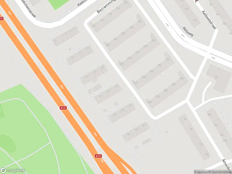 Ambulance met grote spoed naar de Becramming in Rotterdam