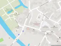 Ambulance met gepaste spoed naar de Kerkstraat in Strijen