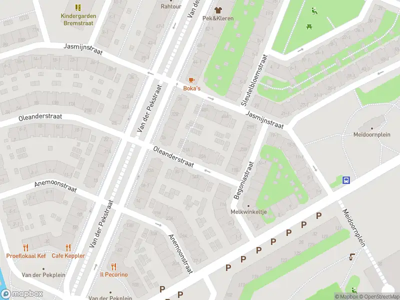 Ambulance met grote spoed naar de Laanweg in Amsterdam