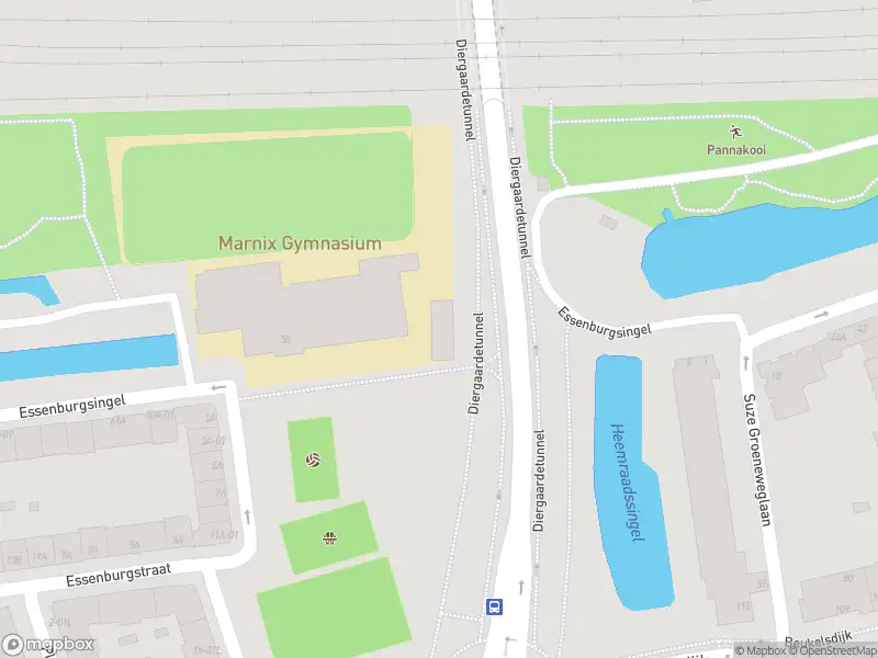 Ambulance met gepaste spoed naar de Essenburgsingel in Rotterdam
