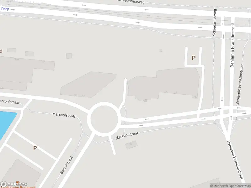 Ambulance met grote spoed naar de Marconistraat in Rotterdam