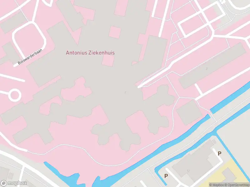 Brandweer naar de Bolswarderbaan in Sneek vanwege afgaan automatisch brandalarm