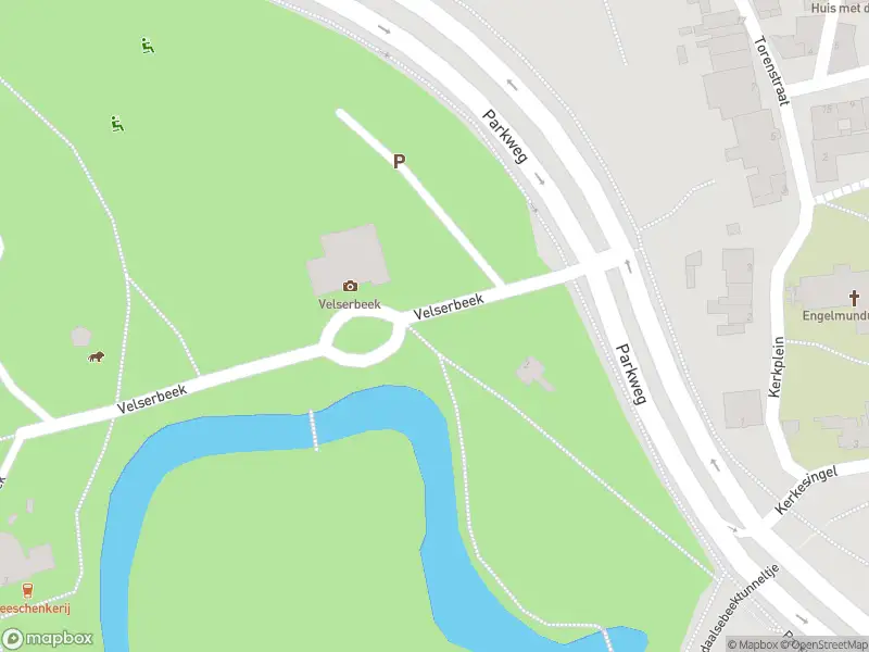 Ambulance met grote spoed naar de Velserbeek in Velsen-Zuid