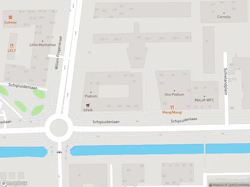 Ambulance met gepaste spoed naar de Schipluidenlaan in Amsterdam