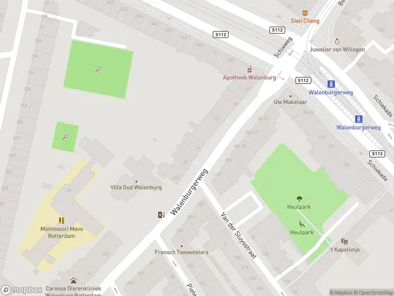 Ambulance met grote spoed naar de Walenburgerweg in Rotterdam