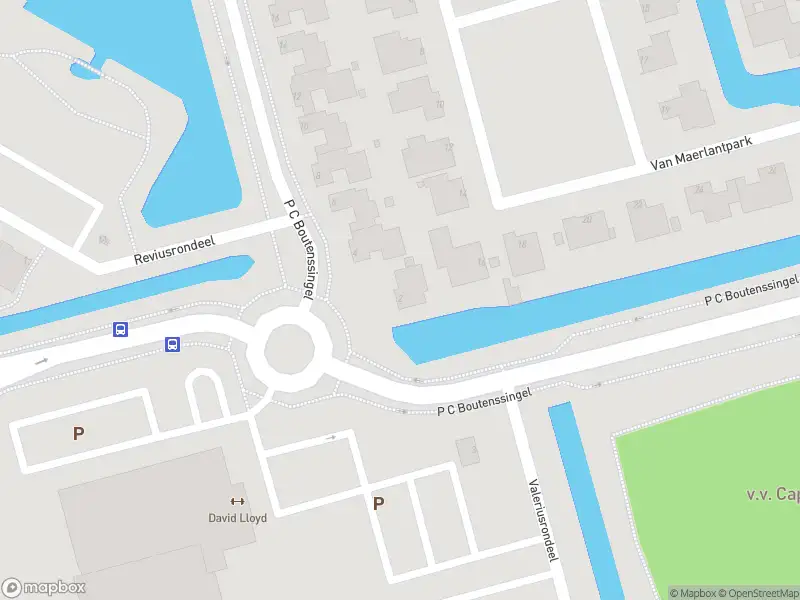 Ambulance met grote spoed naar de P C Boutenssingel in Capelle aan den IJssel