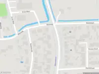 Ambulance met gepaste spoed naar de Nieuwestraat in Strijen