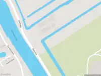 Ambulance met grote spoed naar de Delftweg in Rotterdam