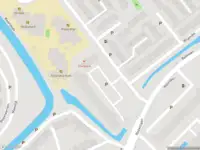 Ambulance met grote spoed naar de Dennendal in Maassluis