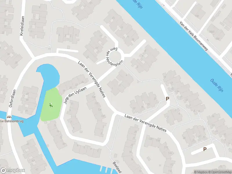 Ambulance naar de Sam van Houtenplein in Leiden